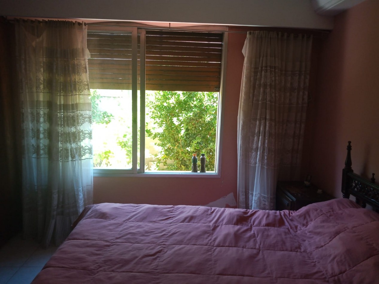 VENDO CASA TRES DORMITORIOS - CENTRO MONTE MAIZ.-
