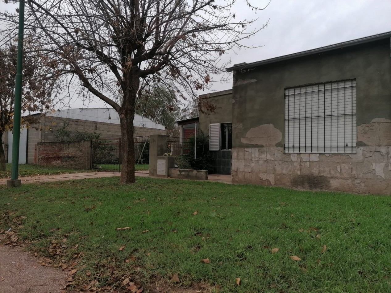 VENDO CASA CON GALPON - LABORDE CBA.-
