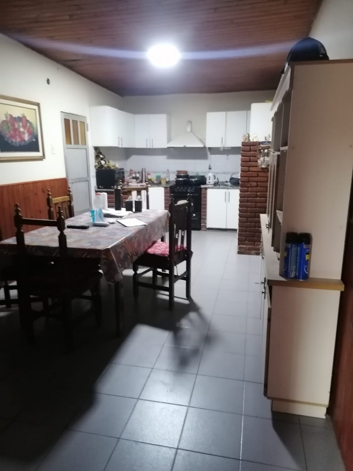 VENDO CASA CON GALPON - LABORDE CBA.-