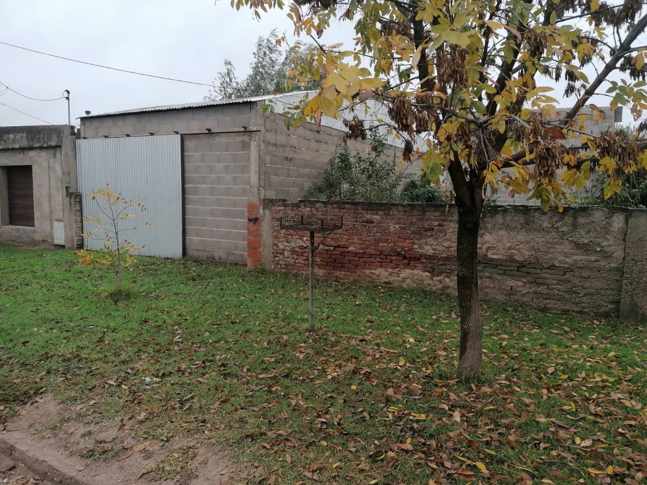 VENDO CASA CON GALPON - LABORDE CBA.-