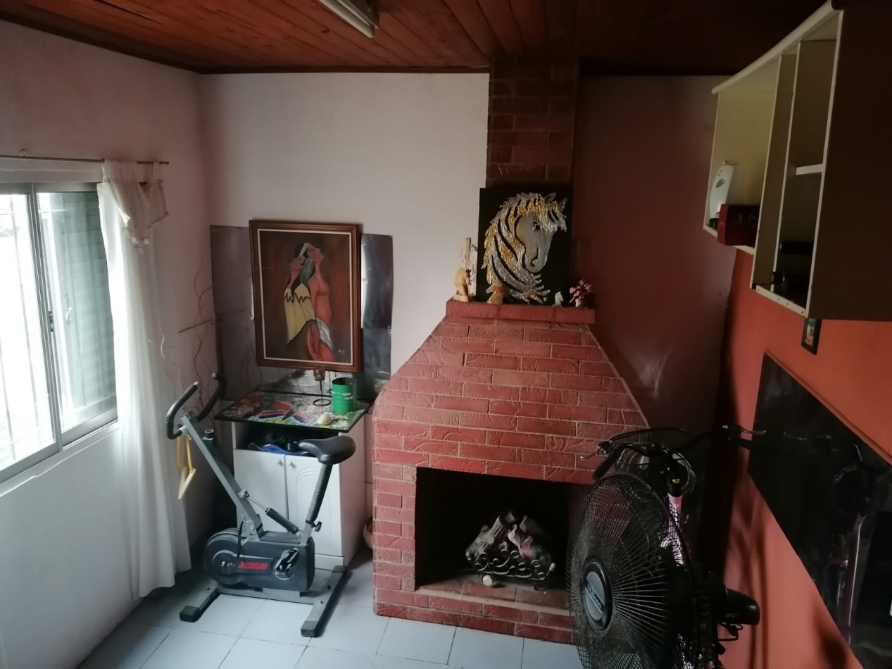 VENDO CASA CON GALPON - LABORDE CBA.-