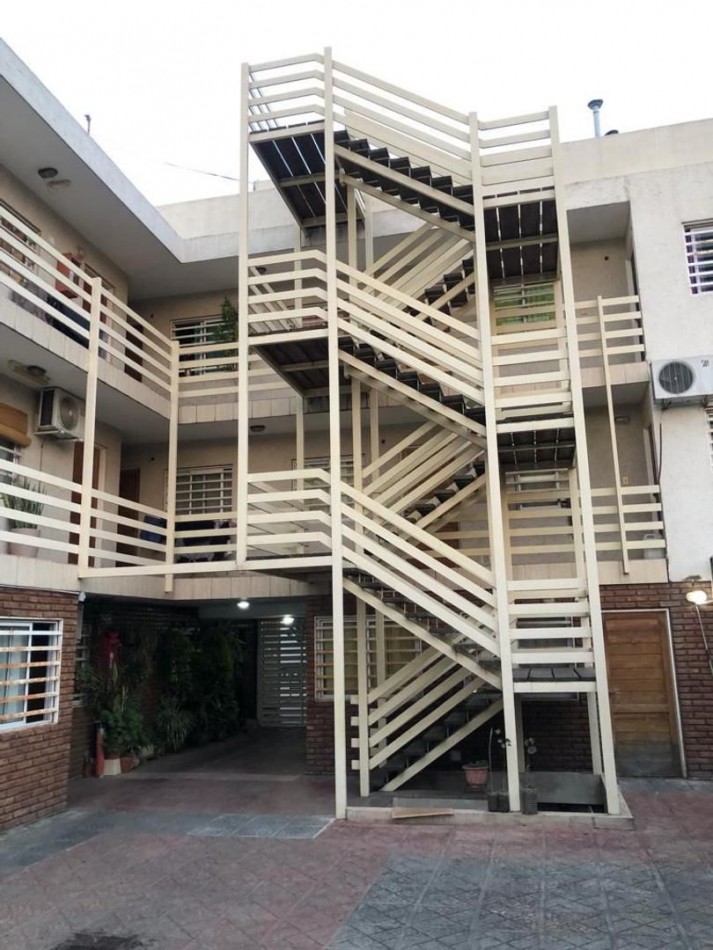 VENDO CORDOBA UN DORMITORIO CON COCHERA