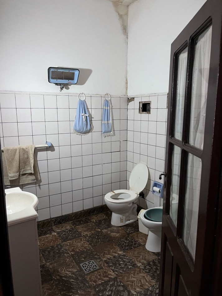 OPORTUNIDAD CENTRO MONTE MAIZ - CASA C/ LOCAL