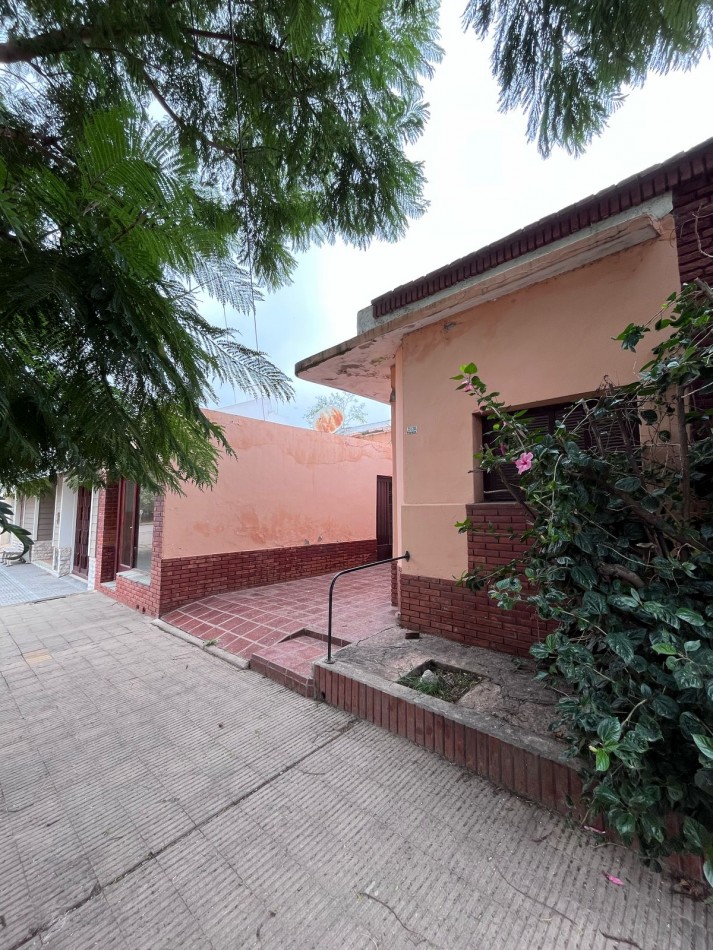 OPORTUNIDAD CENTRO MONTE MAIZ - CASA C/ LOCAL