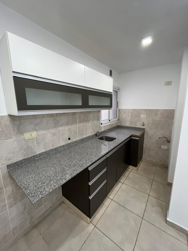 VENTA DEPARTAMENTO EDIFICIO LISANDRO I - MONTE MAIZ 