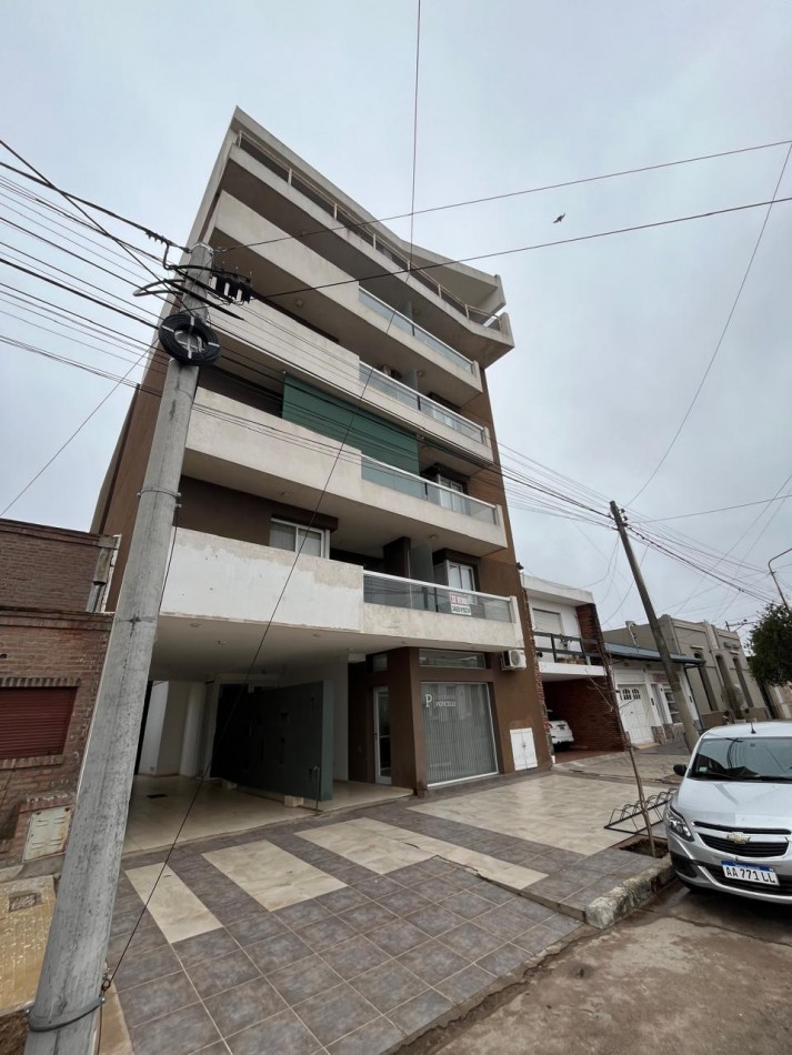 VENTA DEPARTAMENTO EDIFICIO LISANDRO I - MONTE MAIZ 