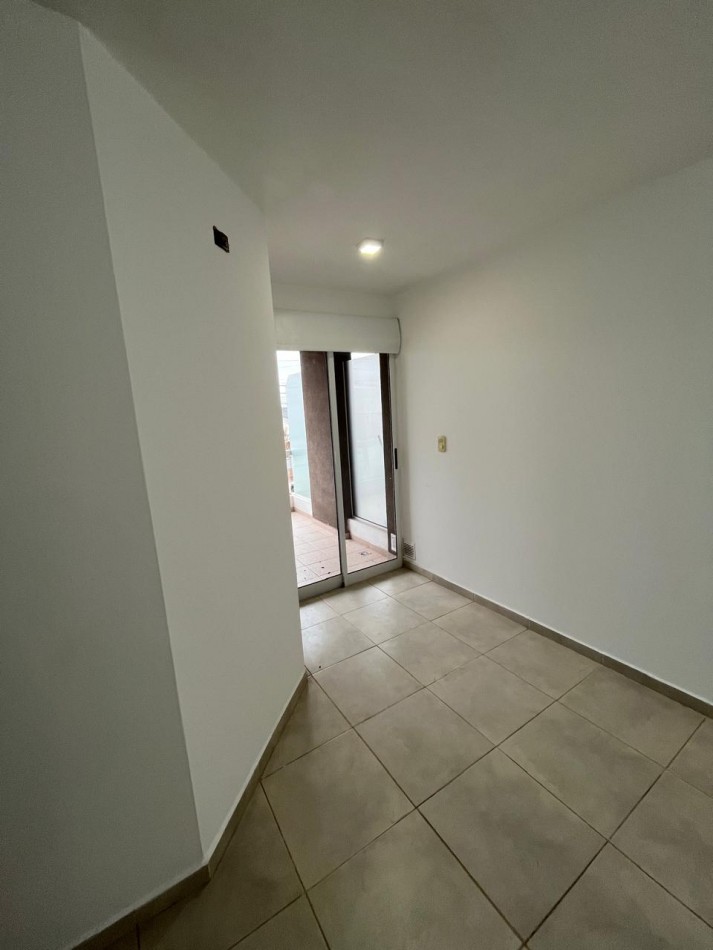 VENTA DEPARTAMENTO EDIFICIO LISANDRO I - MONTE MAIZ 