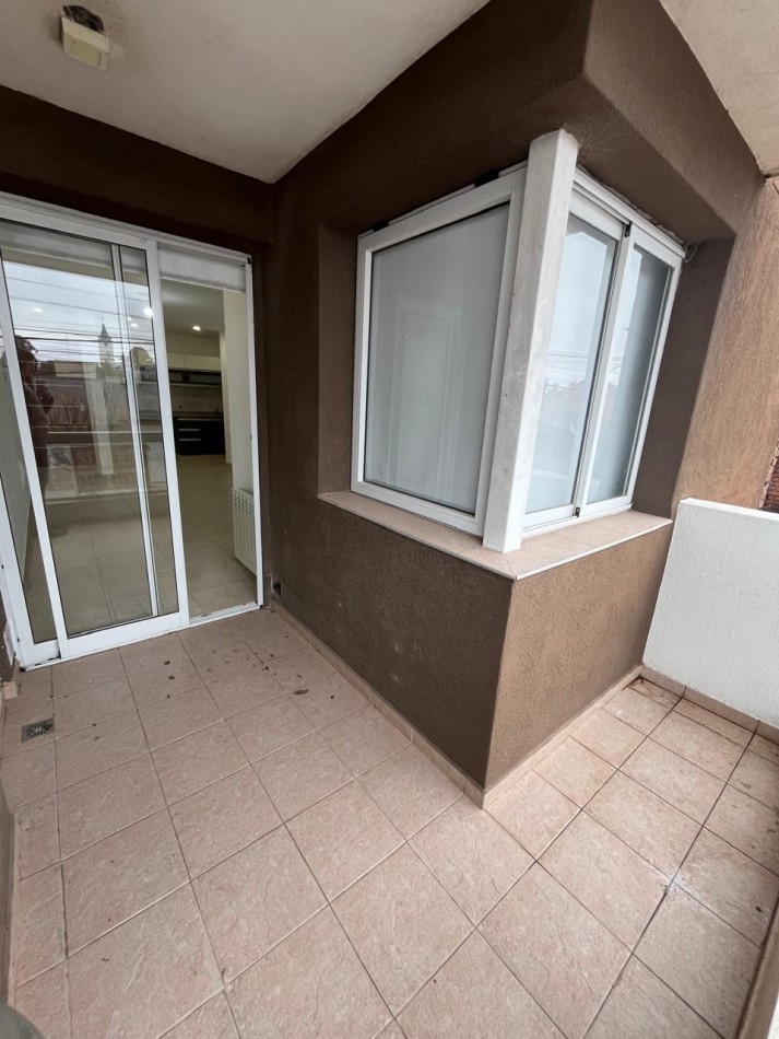 VENTA DEPARTAMENTO EDIFICIO LISANDRO I - MONTE MAIZ 