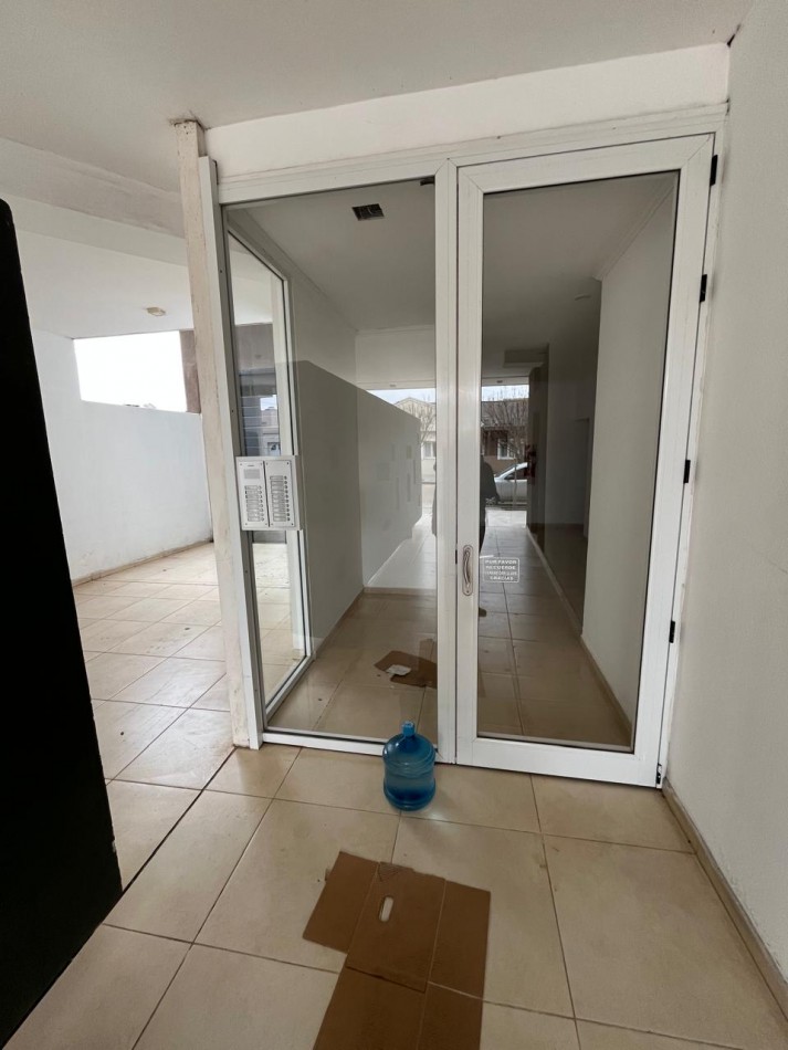 VENTA DEPARTAMENTO EDIFICIO LISANDRO I - MONTE MAIZ 