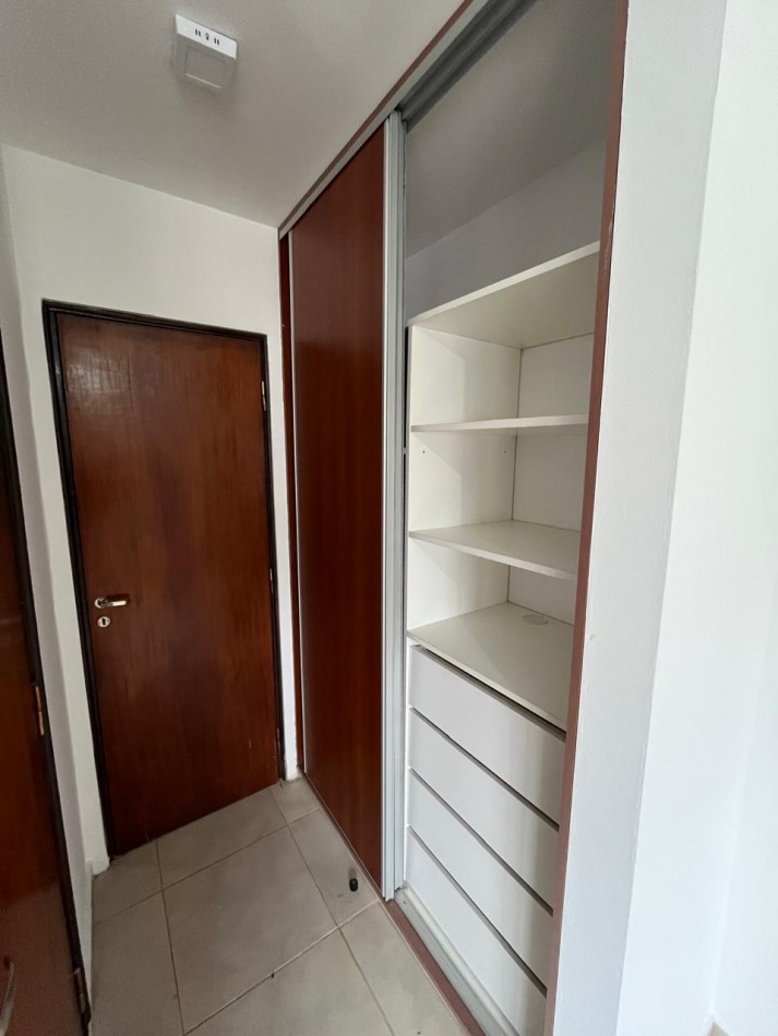 VENTA DEPARTAMENTO EDIFICIO LISANDRO I - MONTE MAIZ 