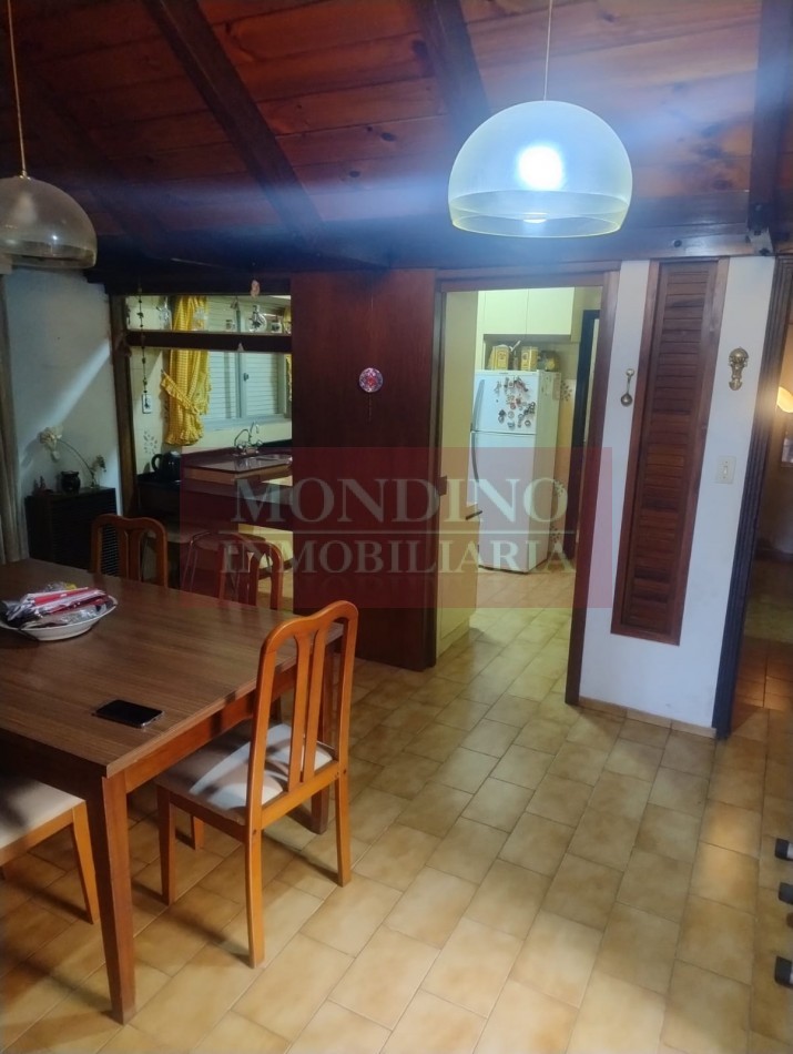VENTA CASA CATEGORIA MONTE MAIZ - CENTRO - CON ESP. P/CONSULTORIO