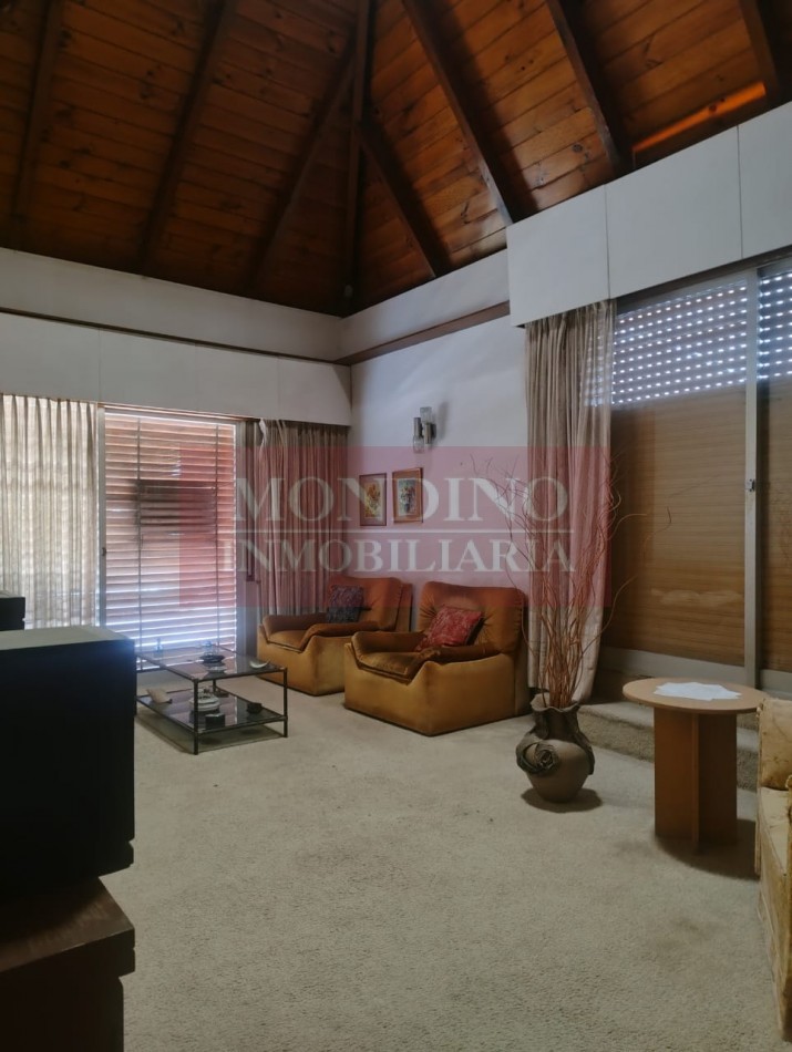VENTA CASA CATEGORIA MONTE MAIZ - CENTRO - CON ESP. P/CONSULTORIO