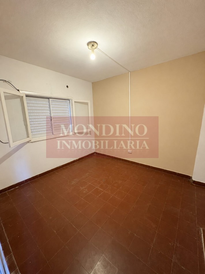 ALQUILO CASA TRES DORMITORIOS - DOS BAÑOS - MONTE MAIZ