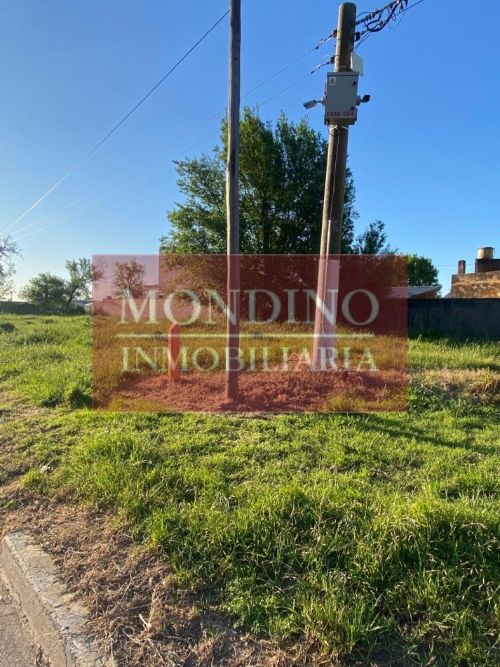 VENDO LOTE ESQUINA W. ESCALANTE 