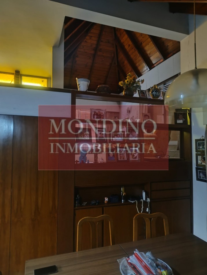 VENTA CASA CATEGORIA MONTE MAIZ - CENTRO - CON ESP. P/CONSULTORIO