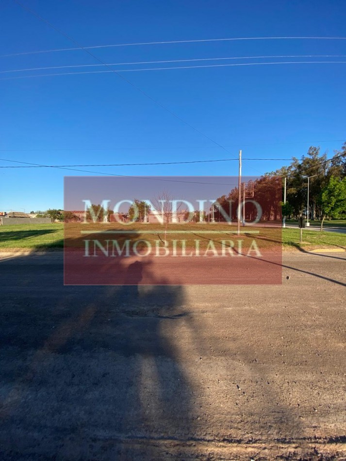 VENDO LOTE ESQUINA W. ESCALANTE 