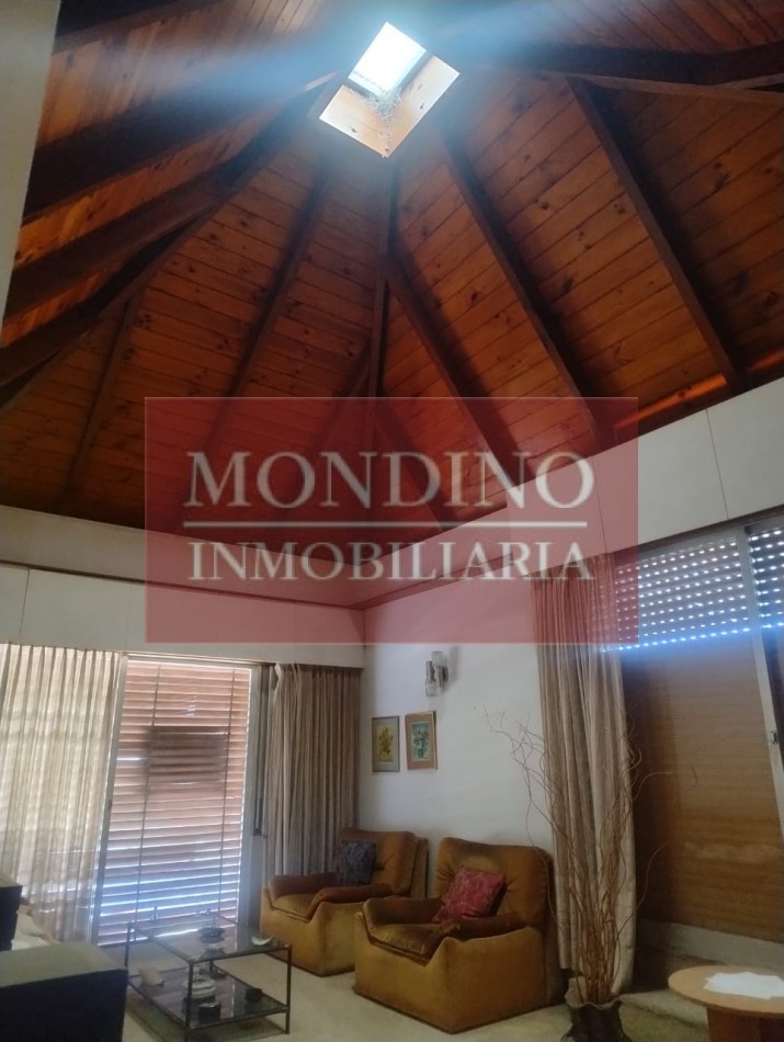 VENTA CASA CATEGORIA MONTE MAIZ - CENTRO - CON ESP. P/CONSULTORIO