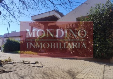 VENTA CASA CATEGORIA MONTE MAIZ - CENTRO - CON ESP. P/CONSULTORIO